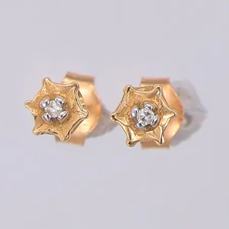 Ett par örhängen diamanter 2 x ca 0,01ct 5mm, 18K Vikt: 0,6 g