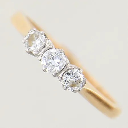 Ring med diamanter 0,32ctv enligt gravyr 8/8-slipning stl:17½ bredd 1,8-3mm fattning i vitguld 18K  Vikt: 2,7 g