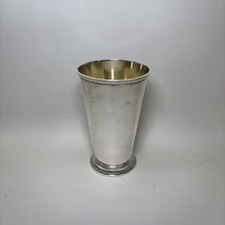 Vas höjd 18,5cm Ø12cm, förgylld insida, Råström & Carlman Silversmide år 1942, 830/1000 silver, Vikt: 427,8 g
