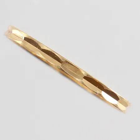 Ring med dekor stl:17 bredd 1,5mm 18K.  Vikt: 0,5 g