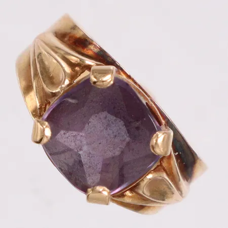 Ring med ametist stl:18¼ 18K Vikt: 7,4 g