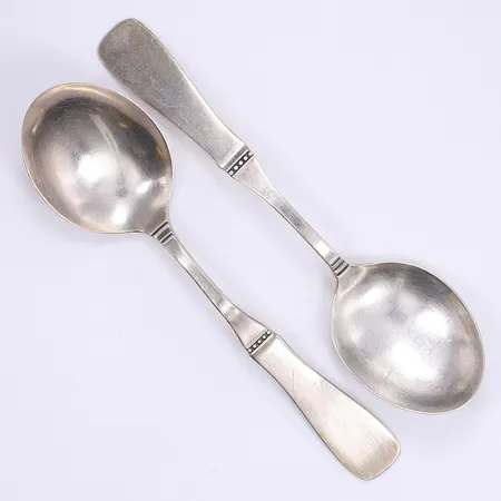 2 Skedar modell Uppsala Markströms 1974-76 längd 16,8cm repor silver 830/1000 Vikt: 77,6 g