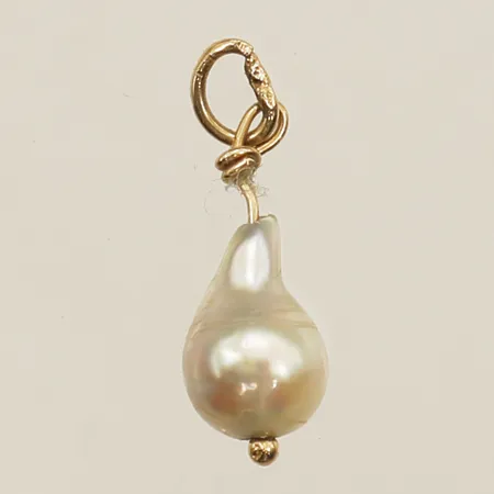 Hänge med odlad pärla längd 19,0mm bredd 6,1mm 18K Vikt: 0,5 g