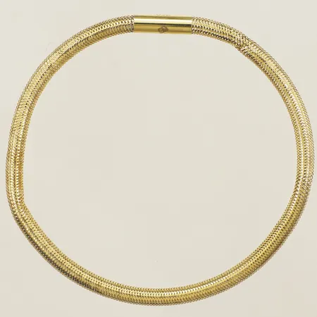 Armring Ø5cm elastiskt bredd 3,0mm ihåligt ojämnheter 18K Vikt: 1,4 g