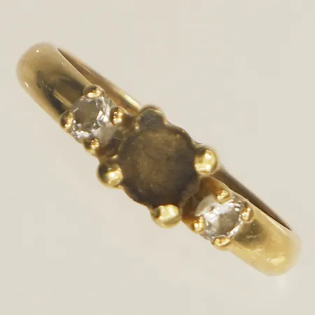 Ring med vita stenar stl:16 bredd 2,8mm en sten saknas 18K Vikt: 1 g
