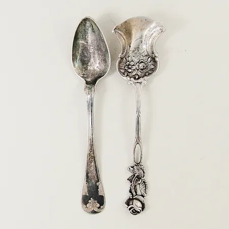 2 skedar olika modeller svensk importstämpel silver 830/1000 Vikt: 19,6 g
