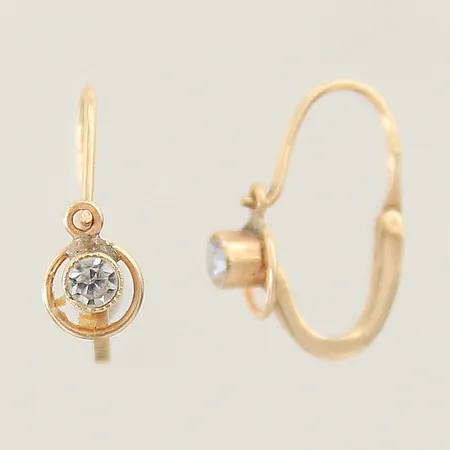 Örhängen med vit sten 15x4,8mm 14K Vikt: 0,9 g