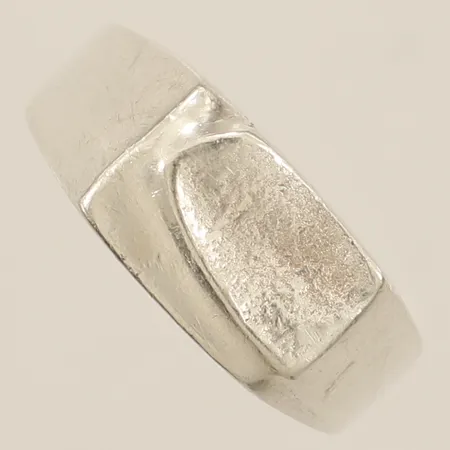 Klackring stl:18½ bredd 8,2mm ostämplat silver 830/1000 Vikt: 3,1 g