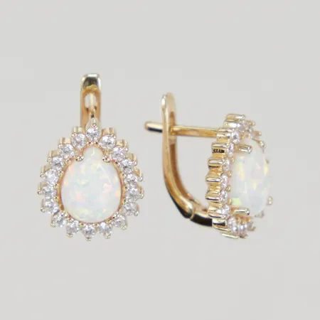 Örhängen med opalimitation och vita stenar, längd 12,9mm, bredd 10,8mm, 14K, Vikt: 3,2 g