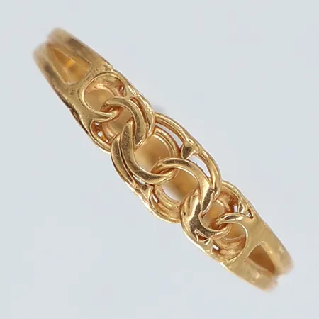 Ring Bismarck stl:17 bredd 2-4mm 18K.  Vikt: 1,1 g