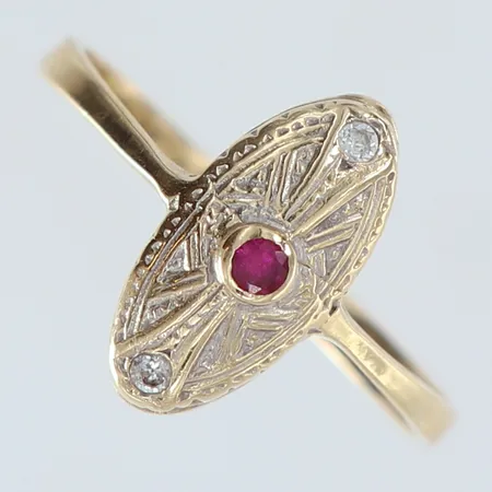 Ring med sten stl:17¾ bredd 2-13mm 14K.  Vikt: 2,2 g
