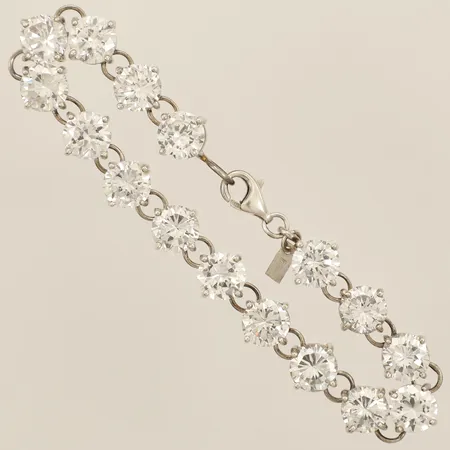 Armband med vita stenar längd 19cm bredd 9,6mm GHA silver 925/1000 Vikt: 27,4 g