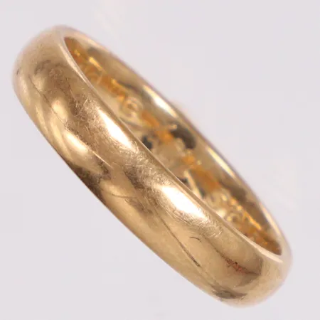 Ring slät stl:16½ gravyr 18K  Vikt: 4,6 g