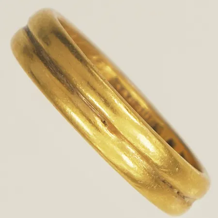 Ring stl:16½ bredd 4,6mm personlig gravyr 23K Vikt: 6,6 g
