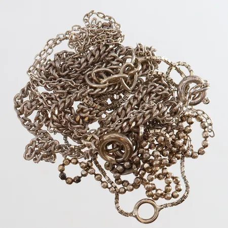 Silverkedjor defekta Silver 925/1000. Vikt: 10 g