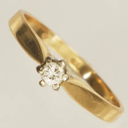Ring med diamant ca 0,10ct stl:17 bredd 1,8mm 18K Vikt: 2,3 g