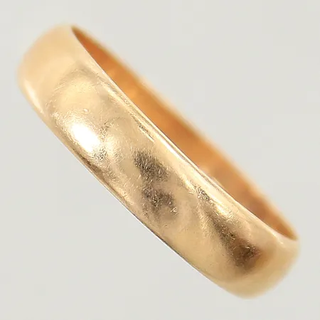 Ring slät stl:22¼ bredd 5,5mm gravyr, repig 18K Vikt: 6,5 g