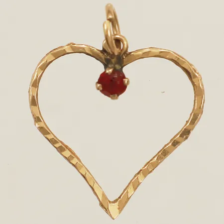 Hänge hjärta med röd sten längd 22mm, bredd 18mm 14K Vikt: 0,7 g