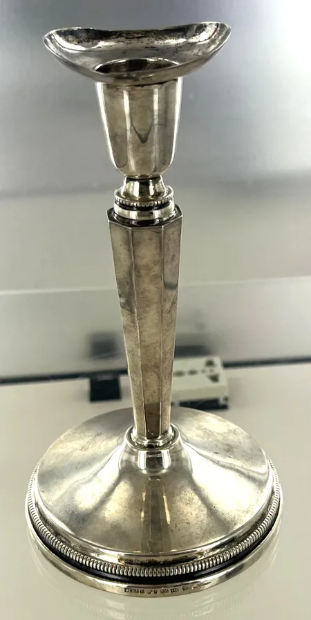 Ljustake Eric Löfman höjd 16 cm, lite ojämn ljuspipa,Mema silver 830/1000 bv 235,8 gr (50grsilver) 25% Vikt: 235,8 g