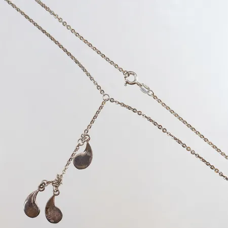 Collier med hänge Efva Atlling längd 45cm bredd 1,5-7,5mm Silver 925/1000. Vikt: 6,3 g