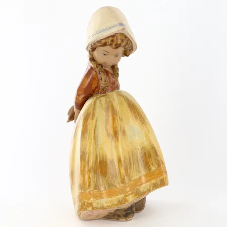 Figurin Lladro Solita, märkt 2076, höjd 21cm, mindre glasyrskada på kjol 