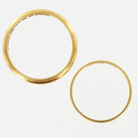 2 släta ringar stl:17¾ 20½, gravyrer, 18K Vikt: 6,3 g
