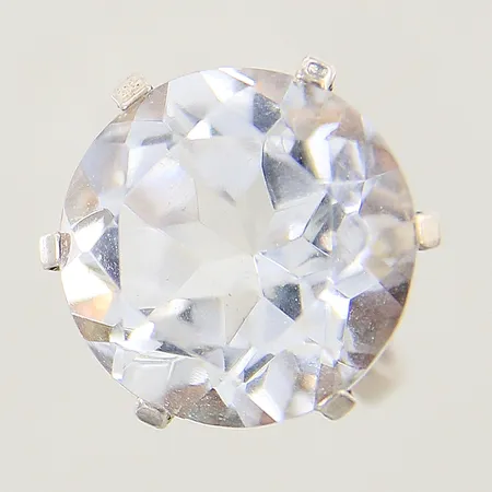 Ring med vit sten stl:16 bredd 2-18mm silver 830/1000 Vikt: 8,8 g