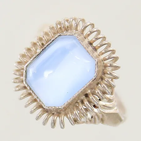 Ring med blå sten stl 16¼ bredd 2-16mm nagg silver 835/1000 Vikt: 2,9 g