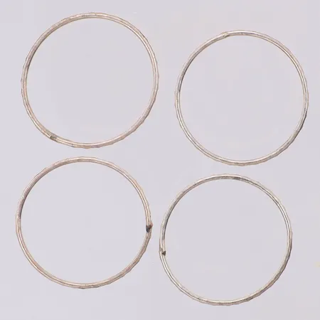 4 Ringar hamrade stl:17¼, silver 830/1000 Vikt: 1,6 g