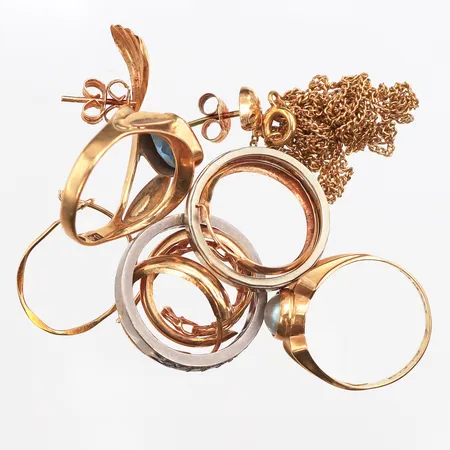 Diverse guld, defekter/gravyrer, 18K Vikt: 15 g