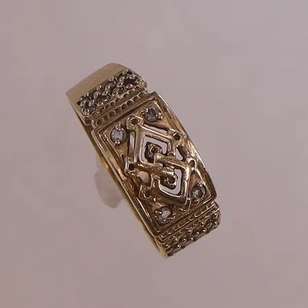Ring med stenar stl:17, bredd 3,7-7,9 mm, 14K. Vikt: 3 g
