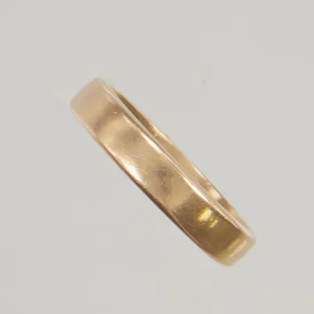 Ring stl17 bredd:3,98mm graverad 18K 4,8g.