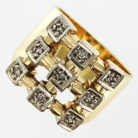 Ring diamanter 9 x ca 0,01ct varierad slipning stl: 17½, bredd 8-14mm, 18K Vikt: 8,6 g