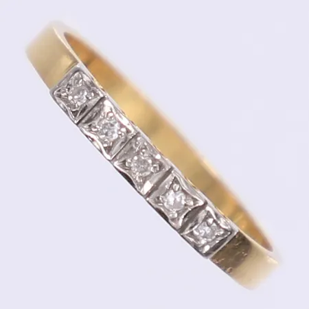 Ring delvis vita stenar och diamant stl: 17¾ bredd 2mm tillv Steen Göteborg 1979 Vikt: 2,6 g