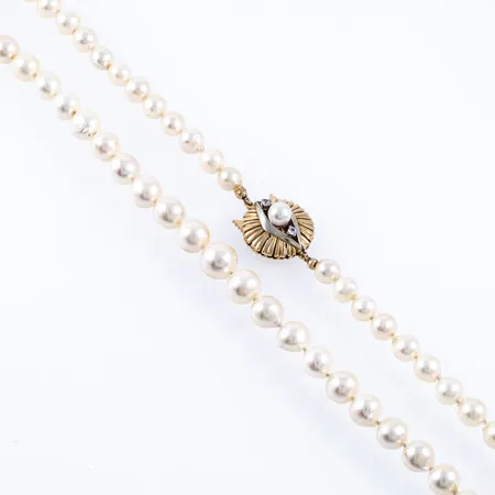 Pärlcollier doserad 59st odlade saltvattenpärlor Ø6,5-9,2mm längd 51cm, lås med pärla Ø6mm och två vita stenar, stämplad HE (Heribert Engelbert AB, Stockholm), röd- och vitguld 18K, låset väger ca 8,0g.