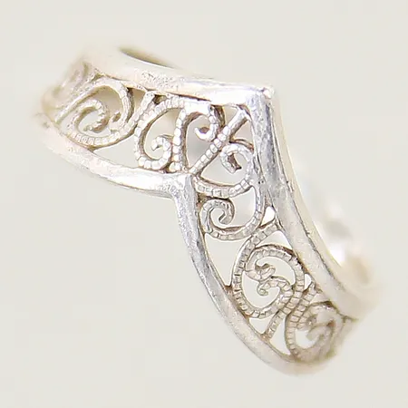 Ring med genombruten dekor stl:16 bredd 3-7mm repig silver 925/1000 Vikt: 1,5 g
