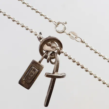 Collier med hänge Efva Atlling längd 45cm bredd 2-17mm Silver 925/1000.  Vikt: 11,2 g