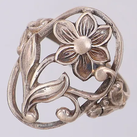 Ring blomma genombrutet mönster stl:16½, silver 830/1000 Vikt: 5,1 g