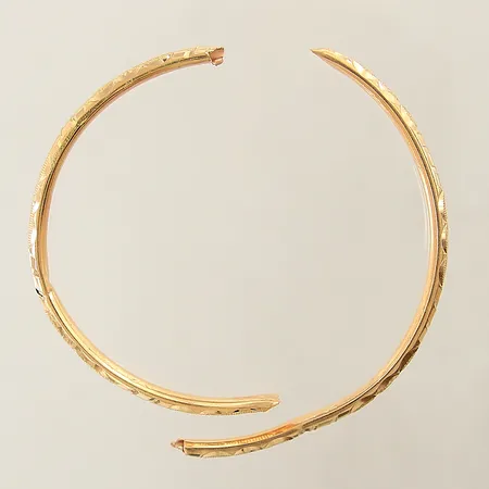 Armring defekt bucklig 21K Vikt: 7,7 g