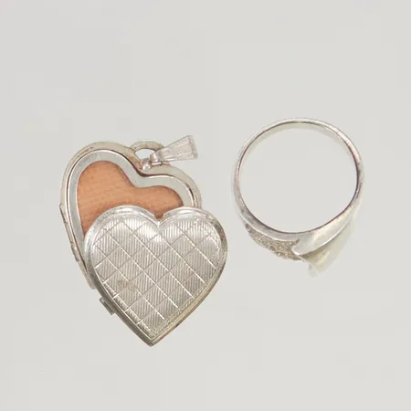 Diverse silver, skador finns silver s830-925/1000 14,1g.