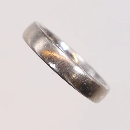 Ring vitguld gravyr 18K Vikt: 4,9 g