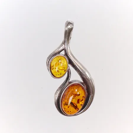 Hänge med cabochonslipad bärnsten 19x34mm silver 925/1000 Vikt: 4 g