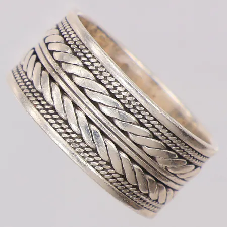Ring mönstrad stl:22¼, silver 925/1000 Vikt: 10,6 g