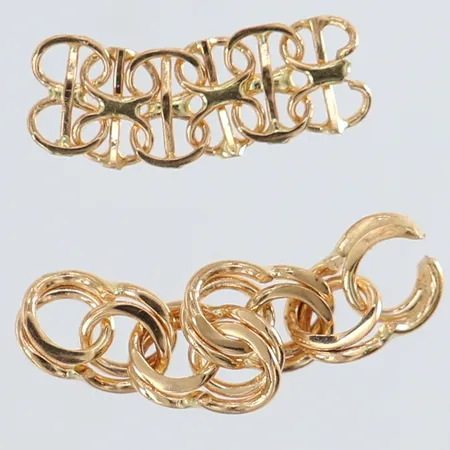 Guldbitar 18K.  Vikt: 1,6 g