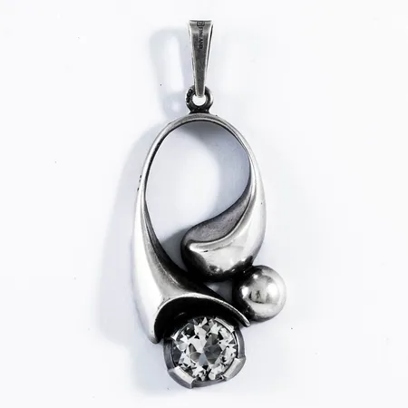 Hänge Karl Laine Finnfeelings Finland med bergkristall bredd 23,5mm längd inkl ögla 56,5mm, silver 9,7g.