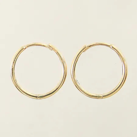 Ett par örhängen creoler Ø15mm bredd 1mm 18K Vikt: 1,4 g