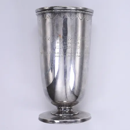 Vas 14cm gravyr Guldsmedsaktiebolaget silver 830/1000 Vikt: 207 g