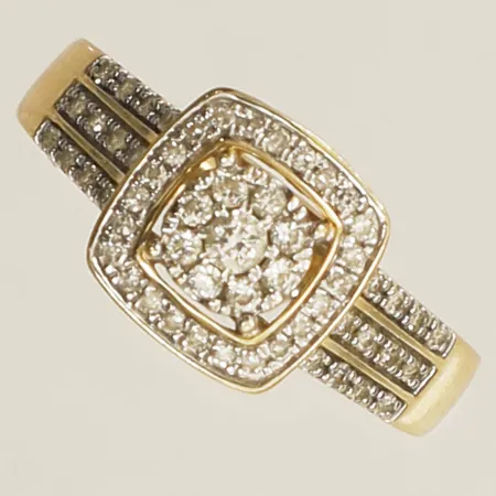 Ring med diamanter 57xca 0,005-0,03ct stl:16 bredd 8,8mm GHA 18K Vikt: 2,5 g