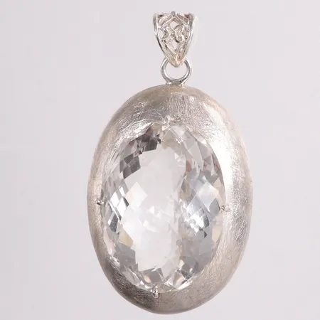 Hänge med bergskristall längd 6cm bredd 3,4cm silver 925/1000 Vikt: 25,2 g