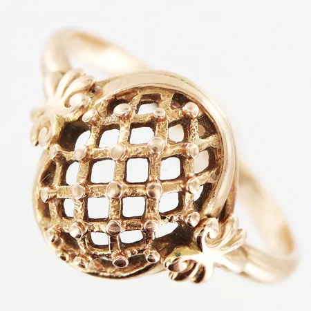 Ring genombruten dekor stl:19½, bredd 2-13mm, 14K Vikt: 3,1 g